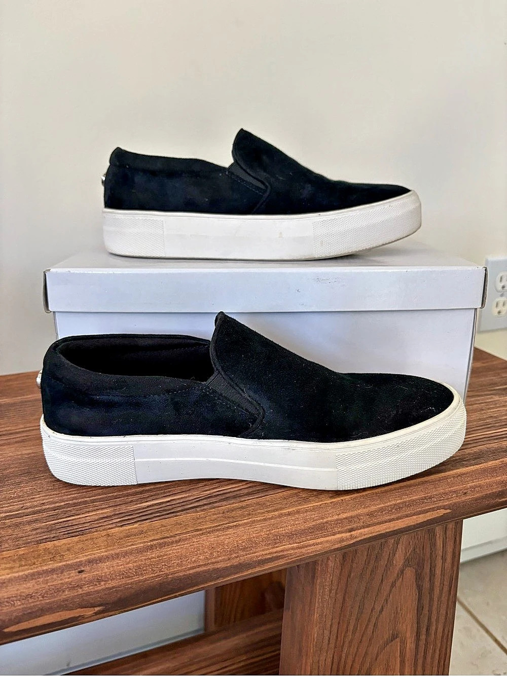 Steve Madden Gills Black Suede Platform Slip-On Sneaker Black Suede Slip-On size